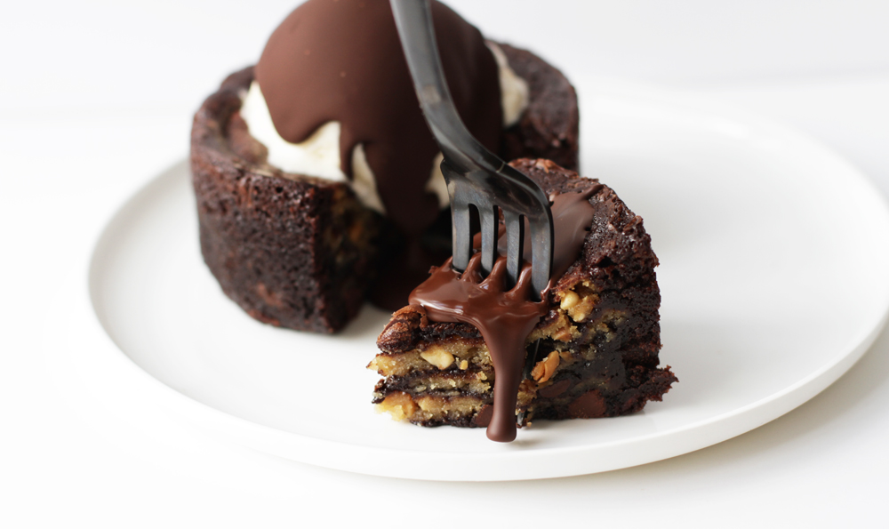 ChocolatePeanutButterBrownieCakesLilyshop1.jpg